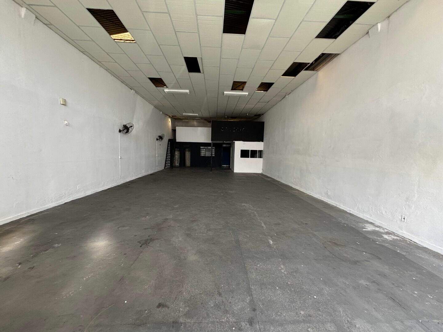 Salão para aluguel no Vianelo: 