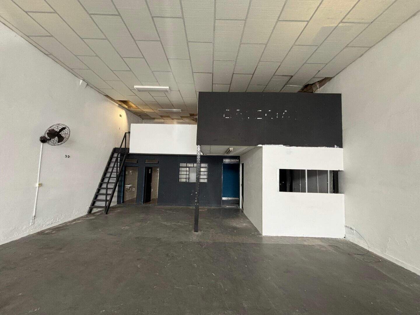 Salão para aluguel no Vianelo: 