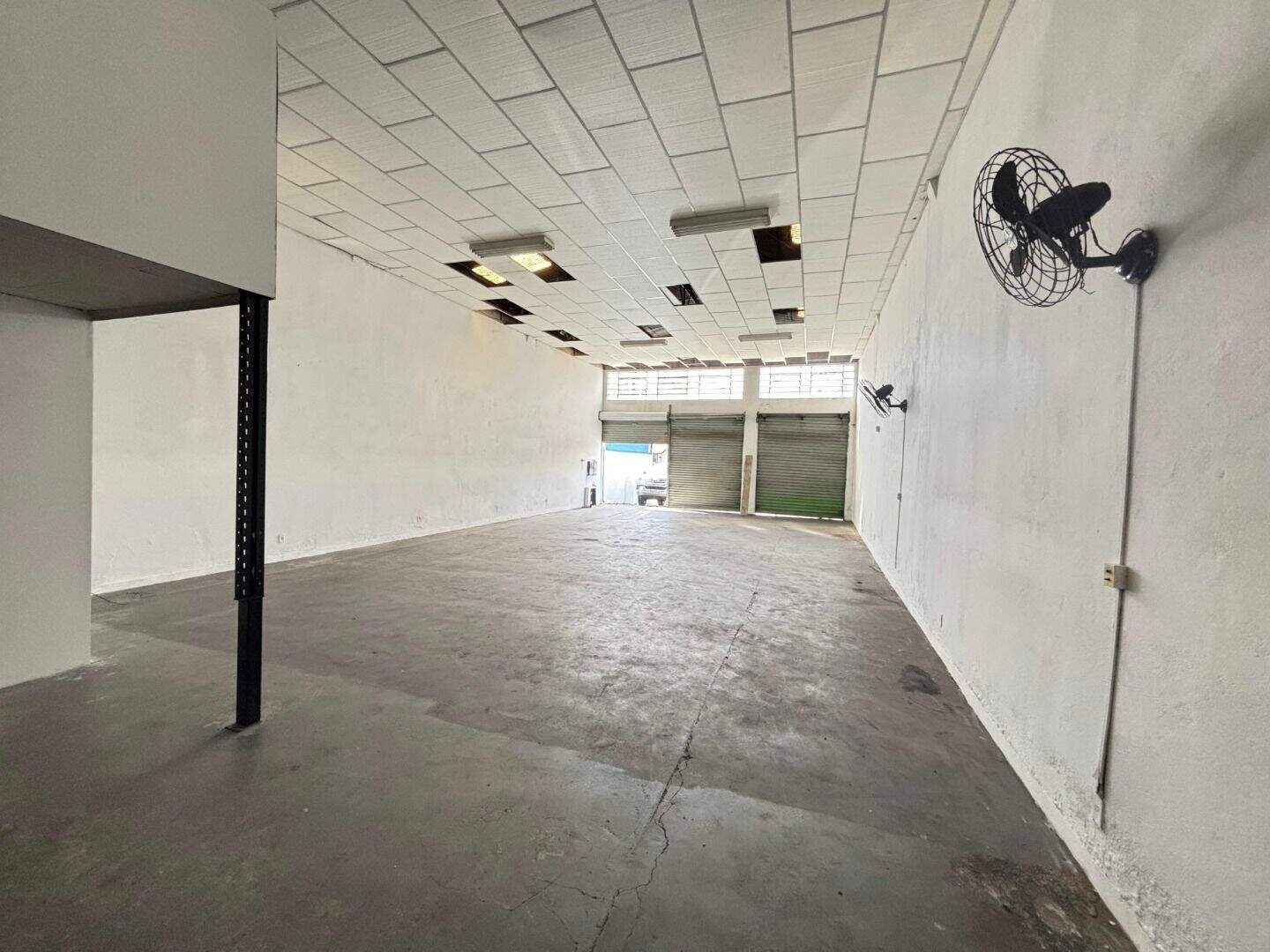 Salão para aluguel no Vianelo: 