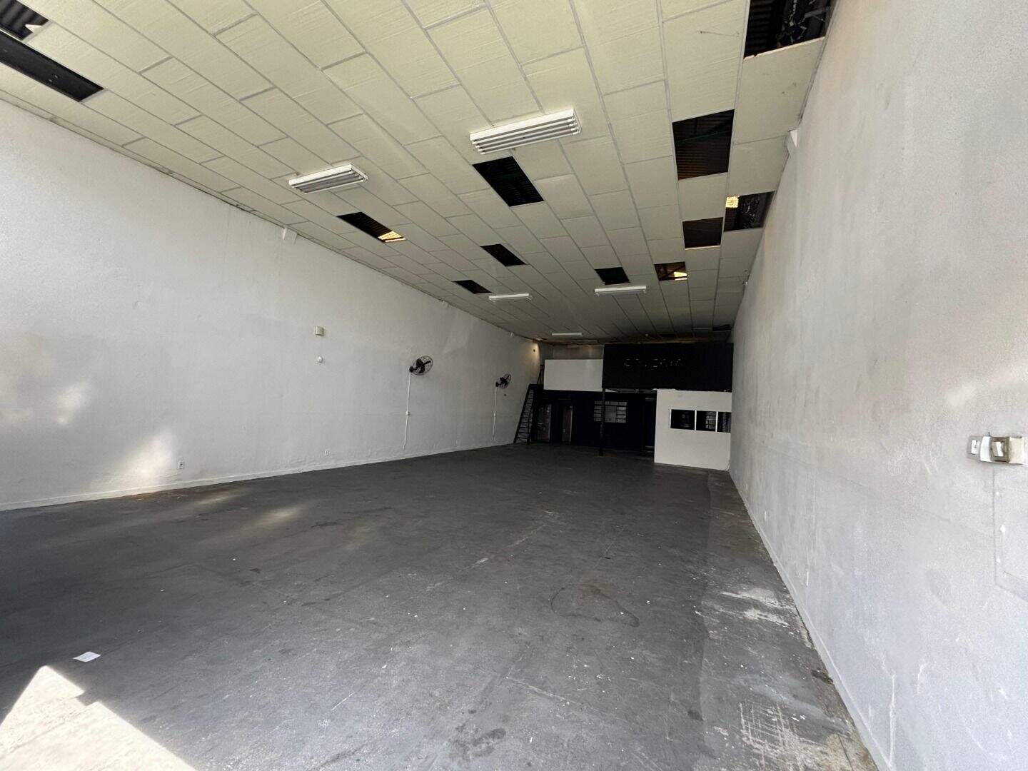 Salão para aluguel no Vianelo: 