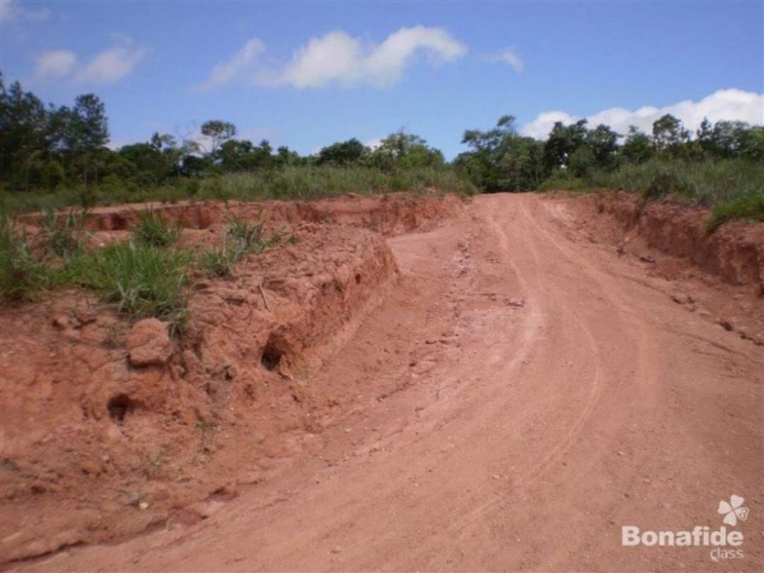Terreno à venda no Cambarah: 