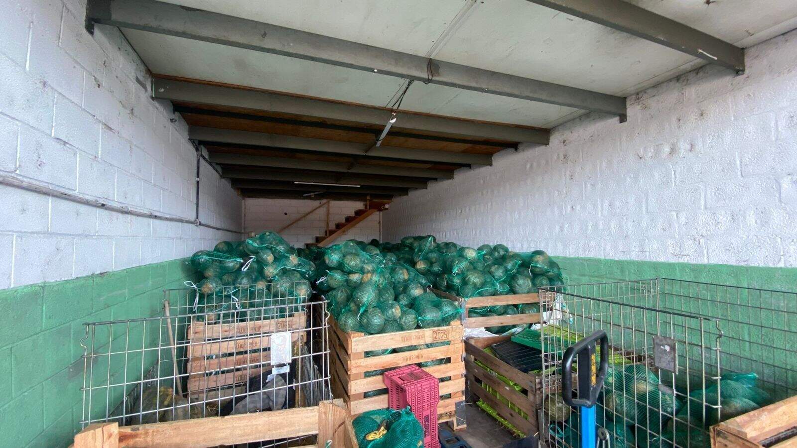 Box/Garagem para aluguel no Engordadouro: 