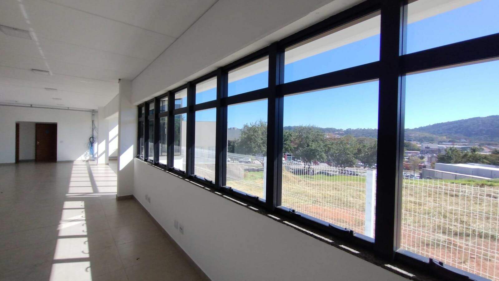 Prédio para aluguel no Parque das Vinhas: 