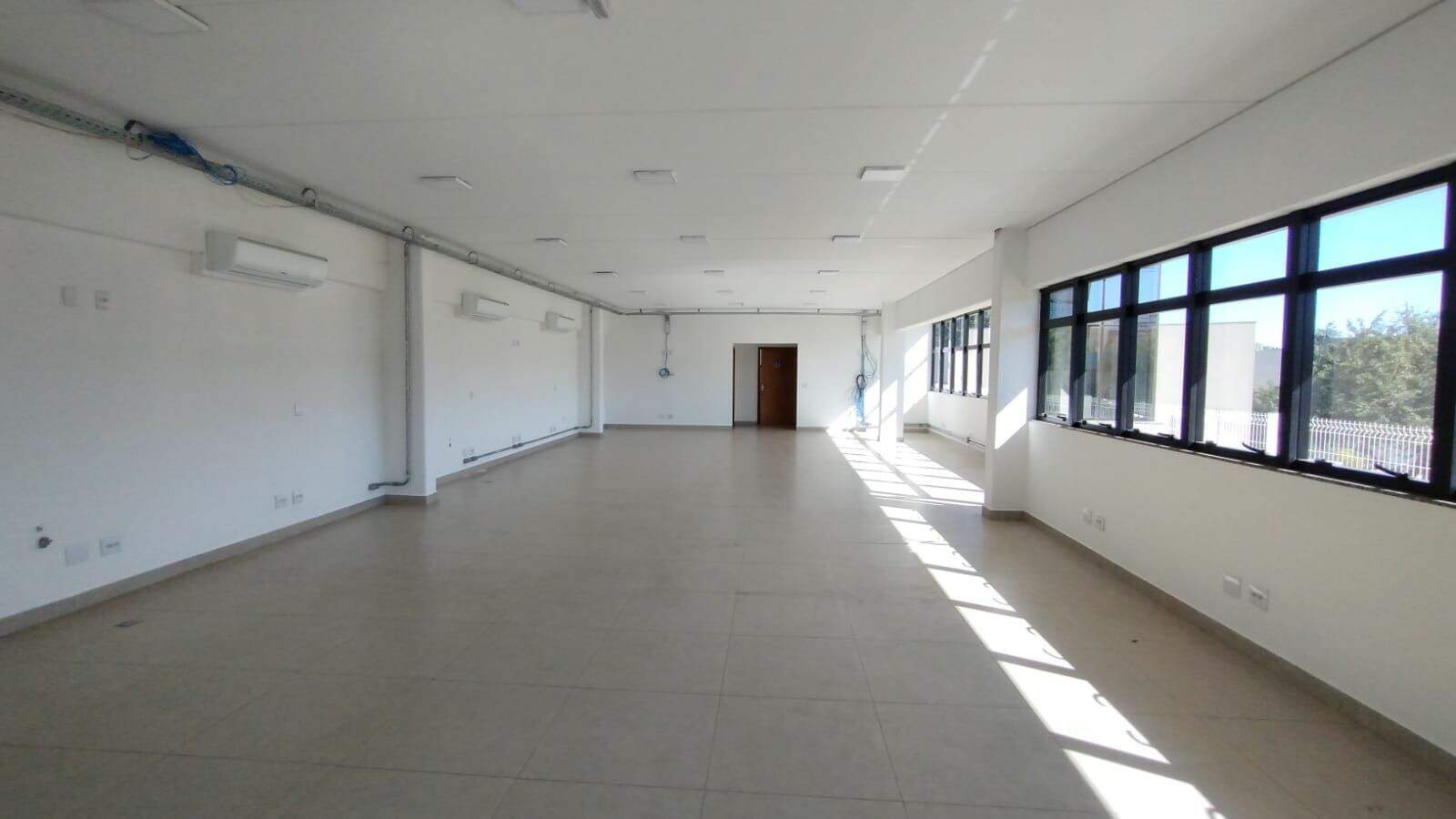 Prédio para aluguel no Parque das Vinhas: 