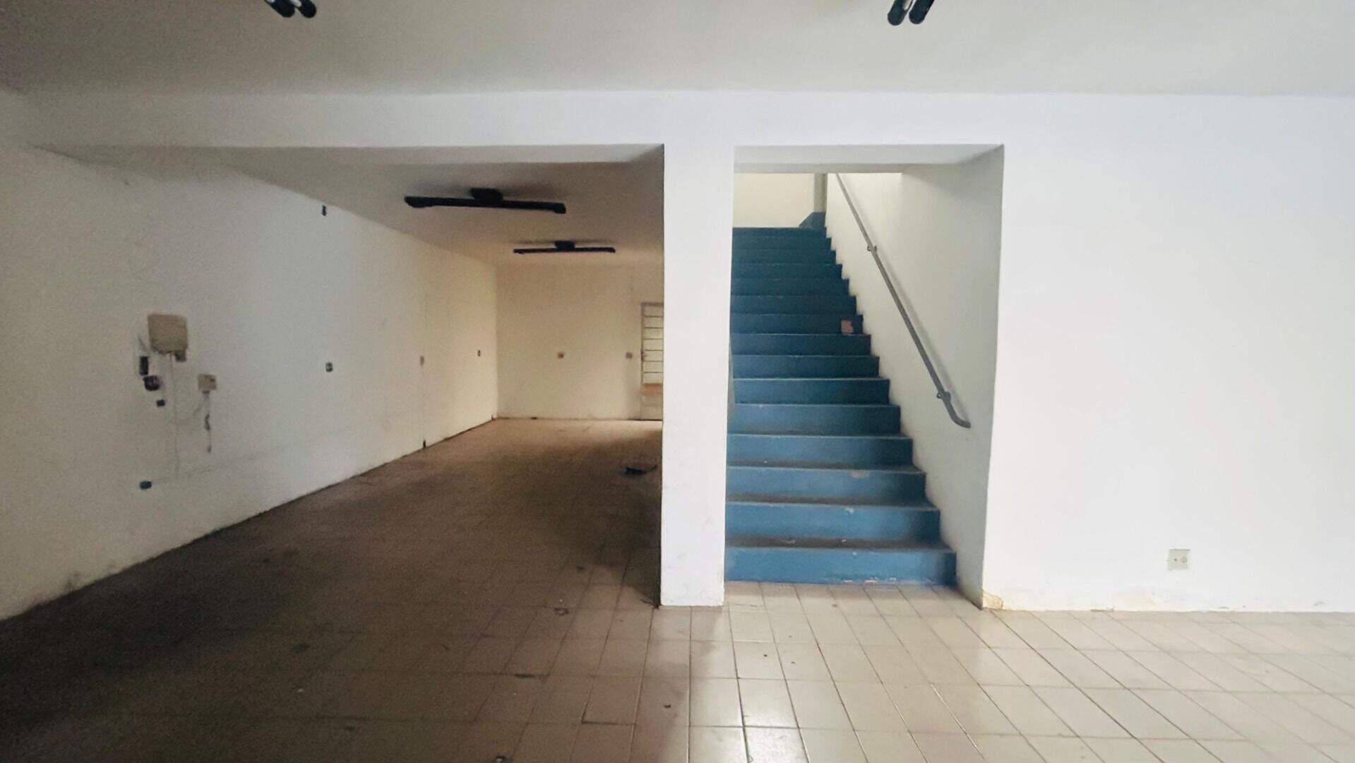 Salão para aluguel no Vila Vianelo: 