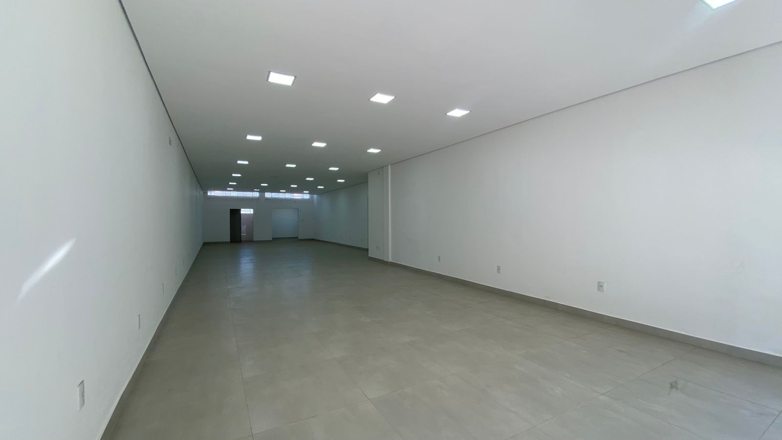 Salão para aluguel no Vila Rami: 