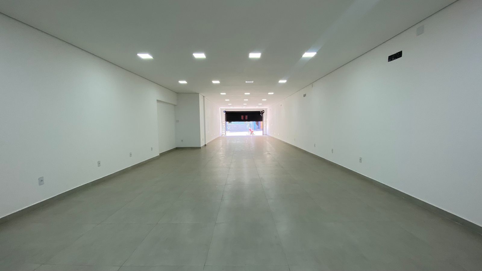 Salão para aluguel no Vila Rami: 