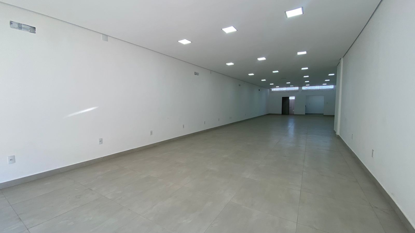 Salão para aluguel no Vila Rami: 