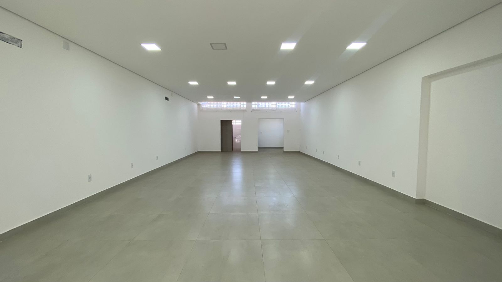 Salão para aluguel no Vila Rami: 