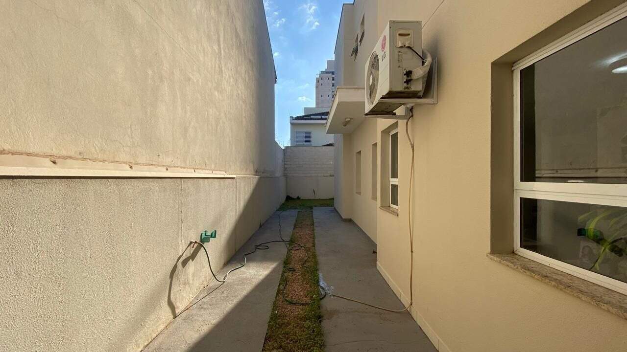 Sobrado à venda no Vila Guarani: 