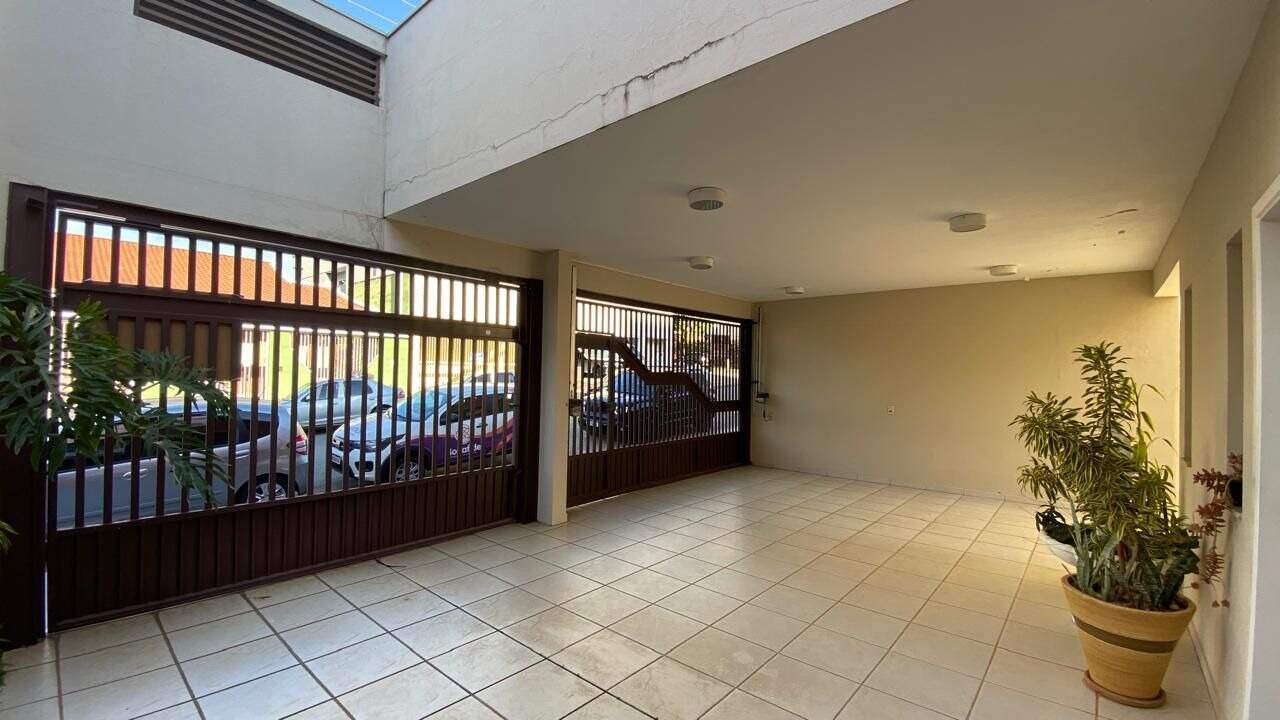 Sobrado à venda no Vila Guarani: 