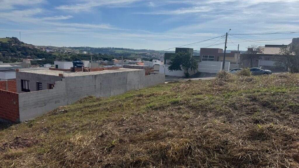 Terreno à venda no Jardim Itália: 