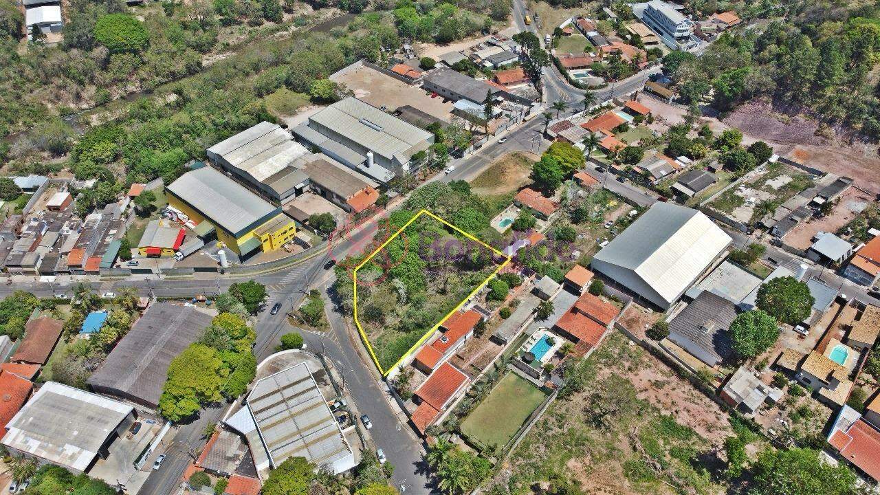 Terreno à venda no Bairro da Mina: 