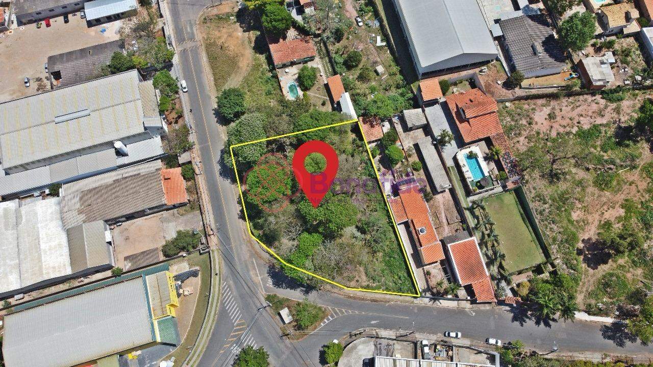 Terreno à venda no Bairro da Mina: 