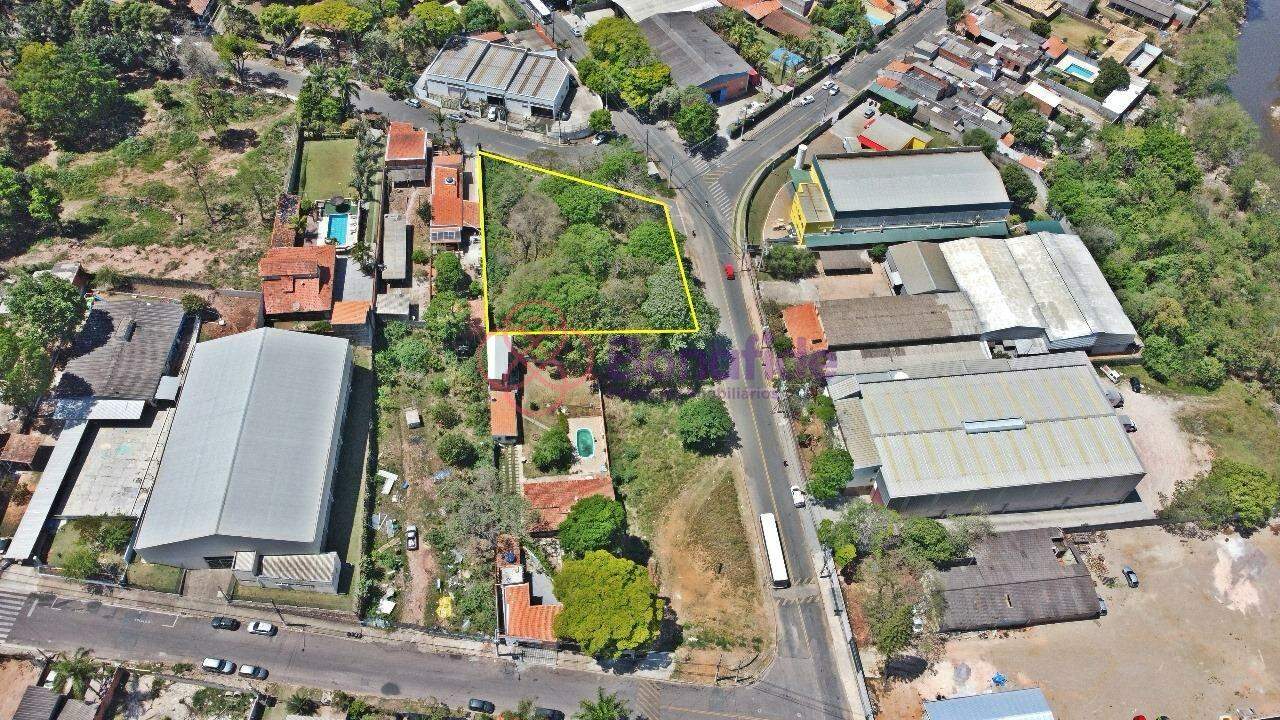 Terreno à venda no Bairro da Mina: 