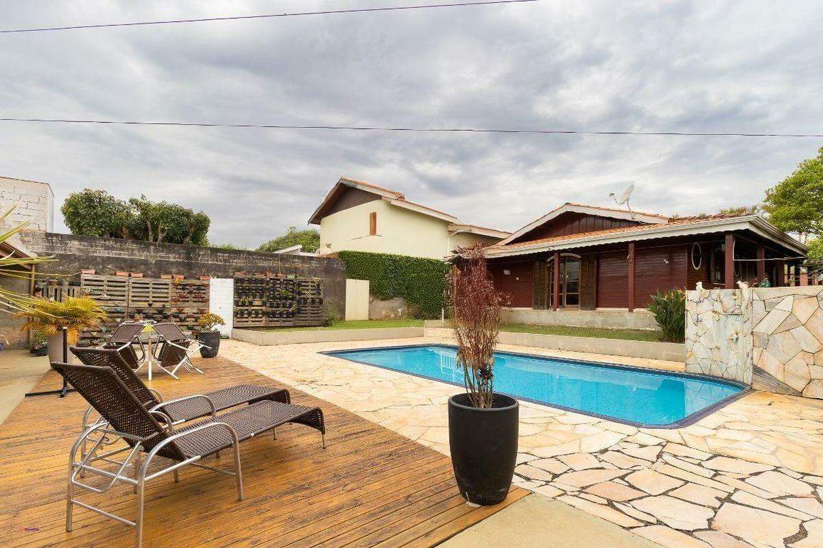 Casa à venda no Engordadouro: 