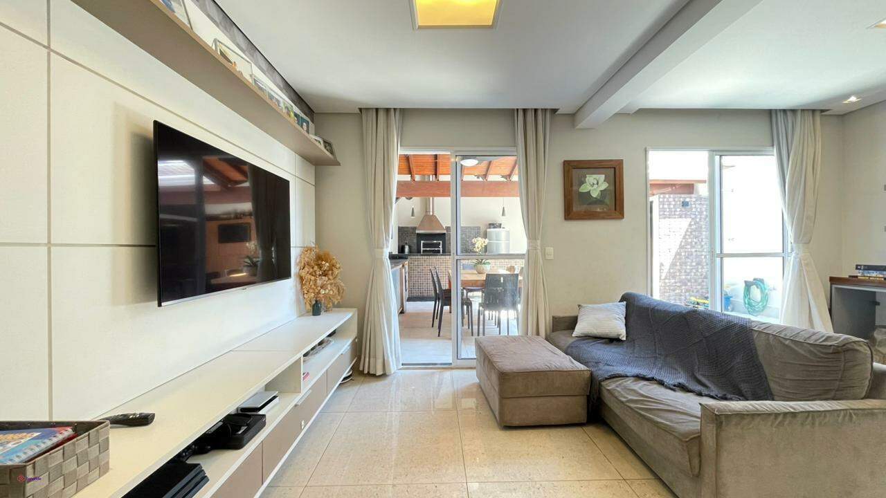 Casa à venda no Engordadouro: 