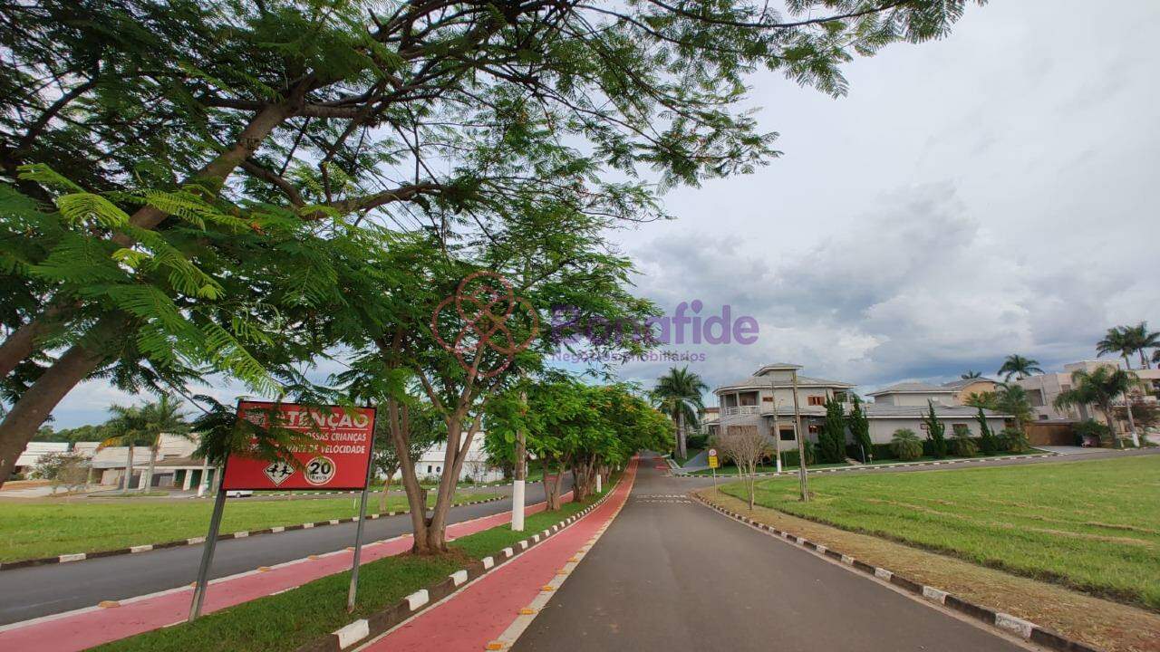 Terreno à venda no Parque das Vinhas: 