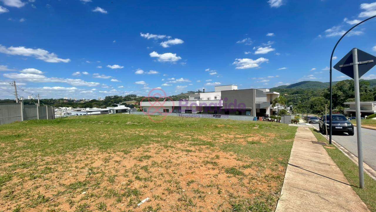 Terreno à venda no Jardim das Samambaias: 