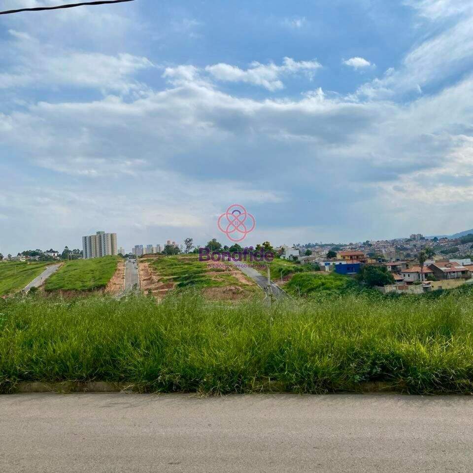 Terreno à venda no Jardim Bertioga: 