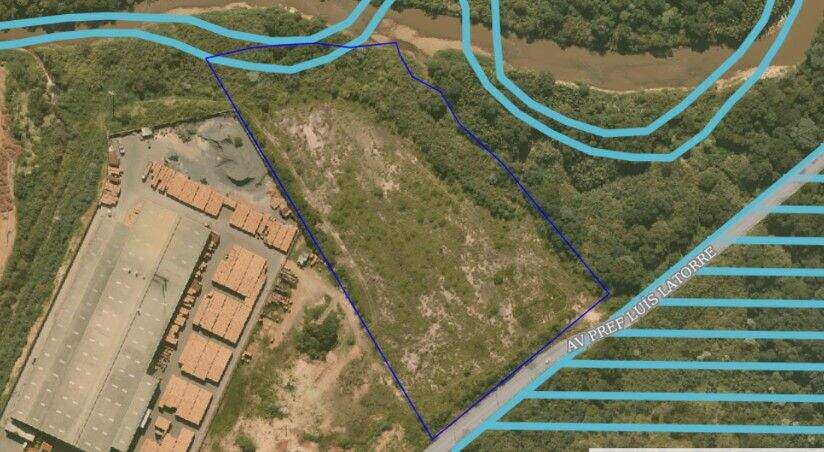 Terreno à venda no Fazenda Grande: 