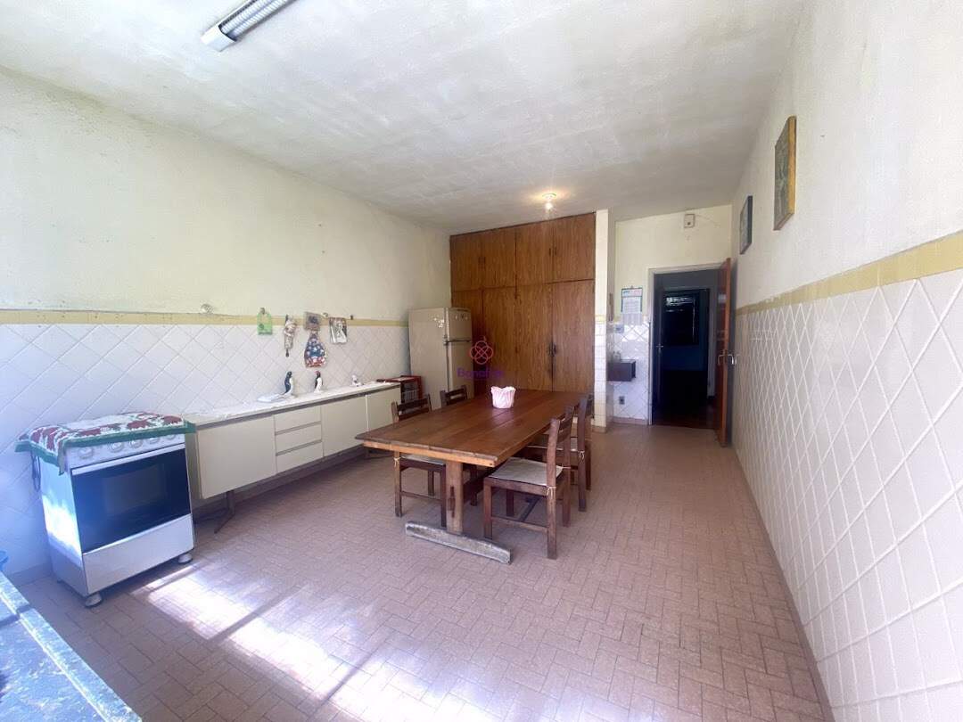 Casa à venda no Anhangabaú: 