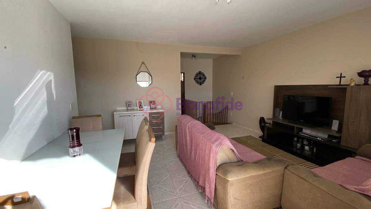 Casa à venda no Jardim Trevo: 