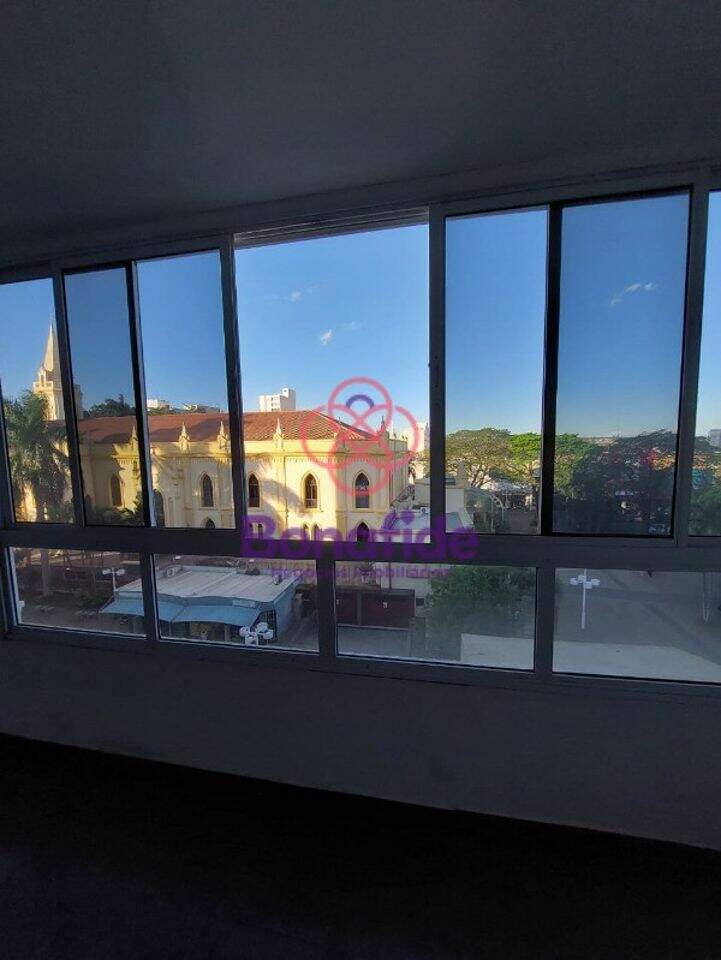 Sala à venda no Centro: 