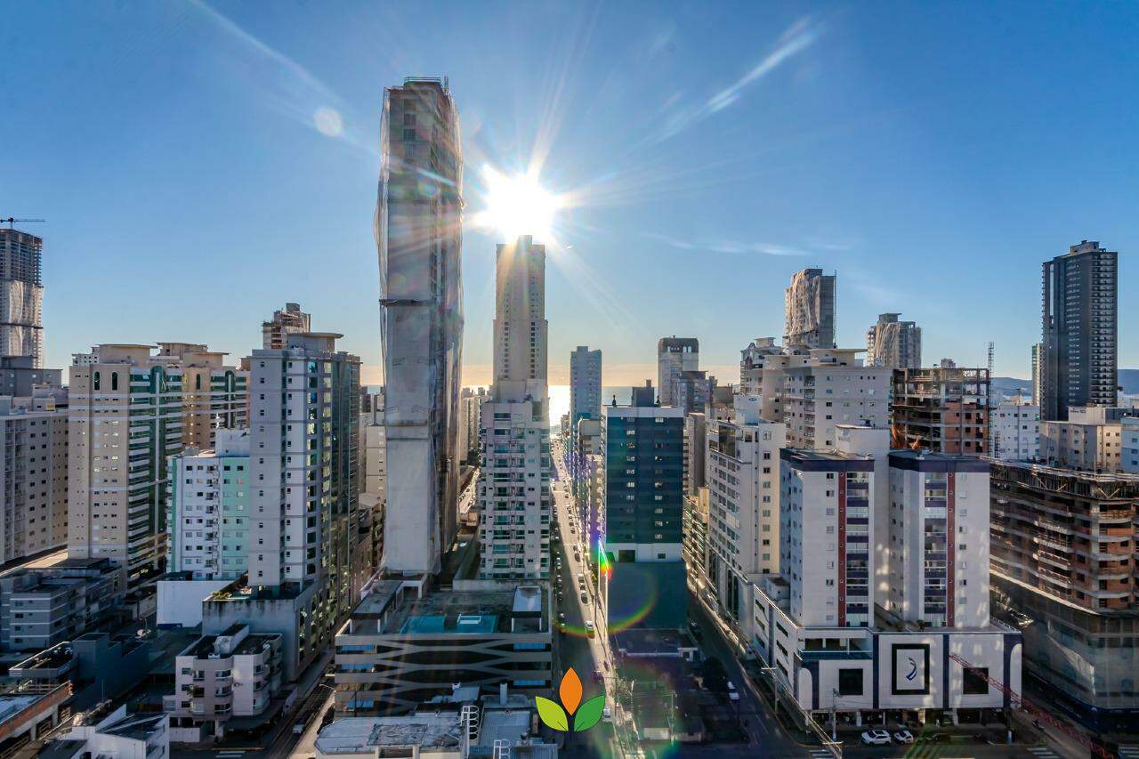 Cobertura à venda no Meia Praia: 