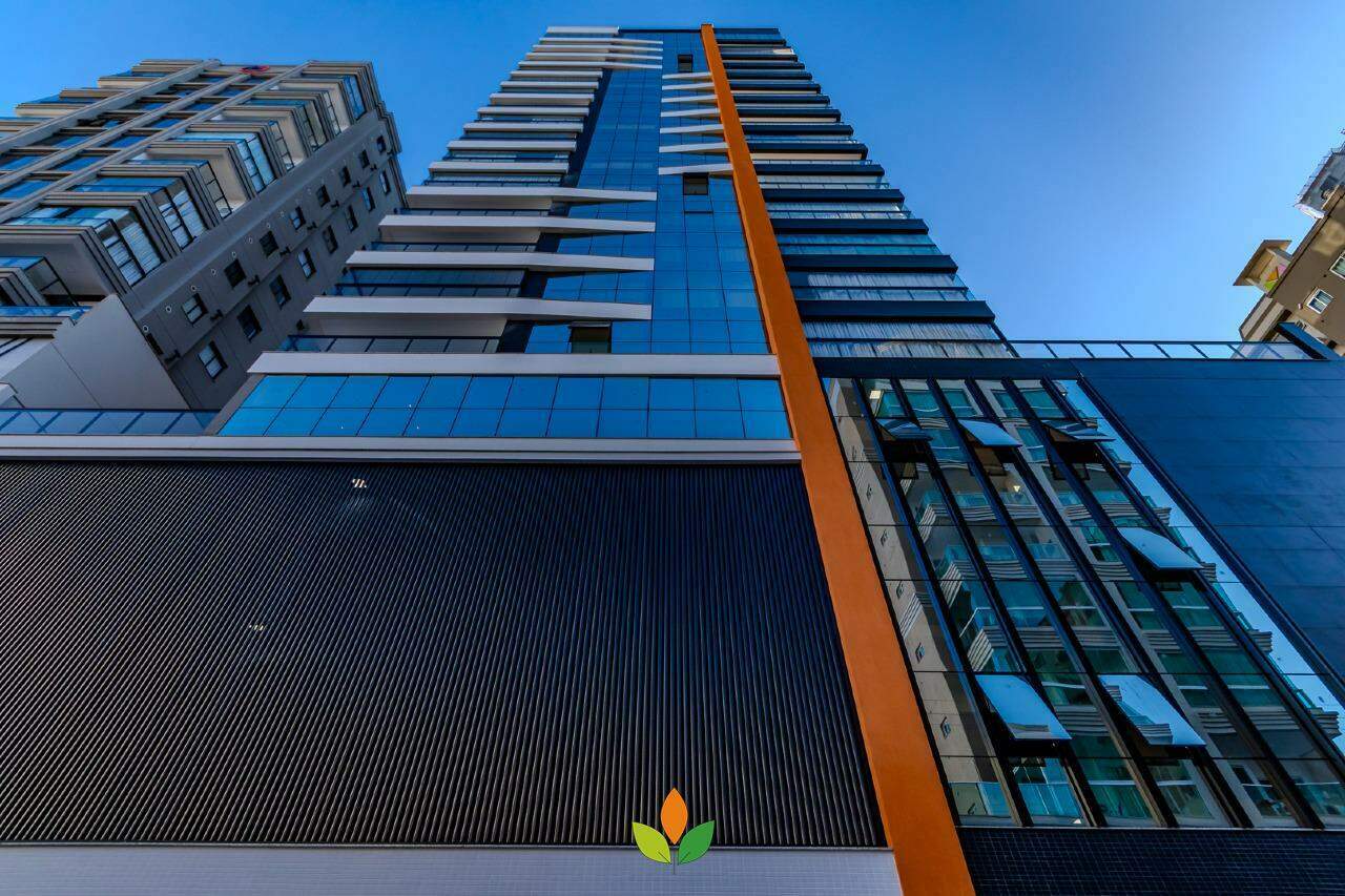 Cobertura à venda no Meia Praia: 