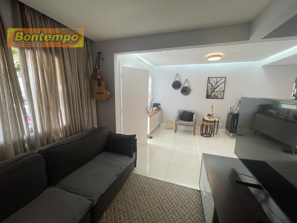 SOBRADO à venda no Jardim Passárgada I: Sala de TV