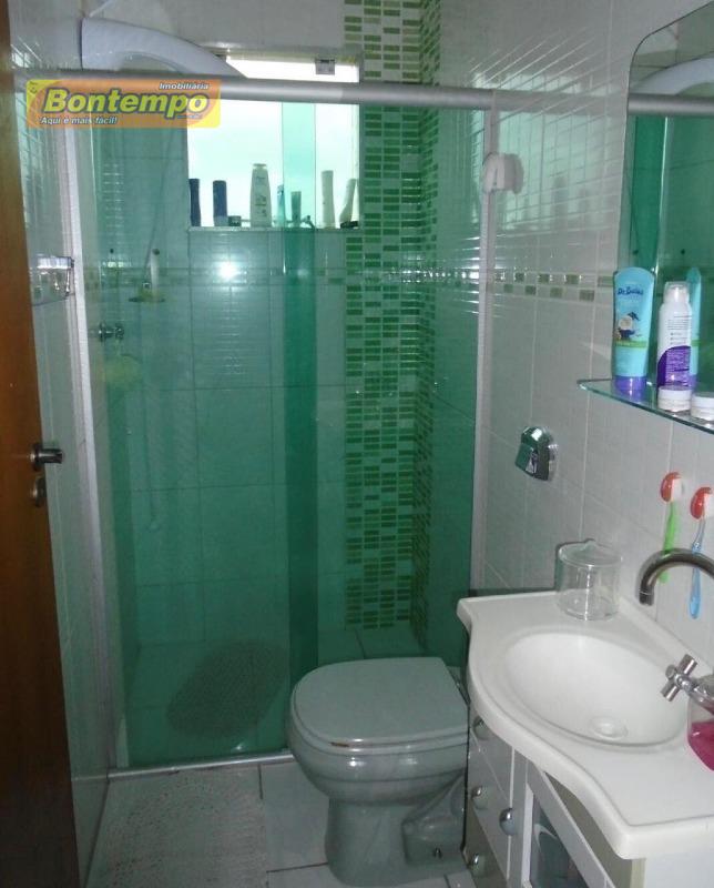 CASA à venda no SANTA TEREZINHA: BANHEIRO