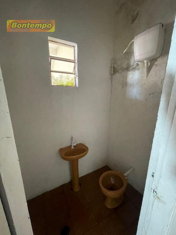 CASA à venda no JARDIM SANTA TEREZA: Banheiro