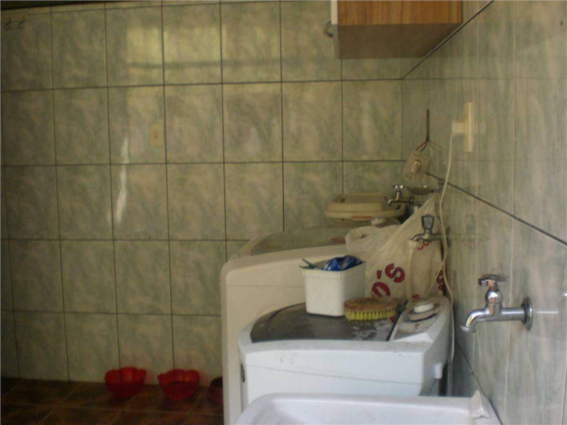 Sobrado à venda no Jardim Teles de Menezes: 