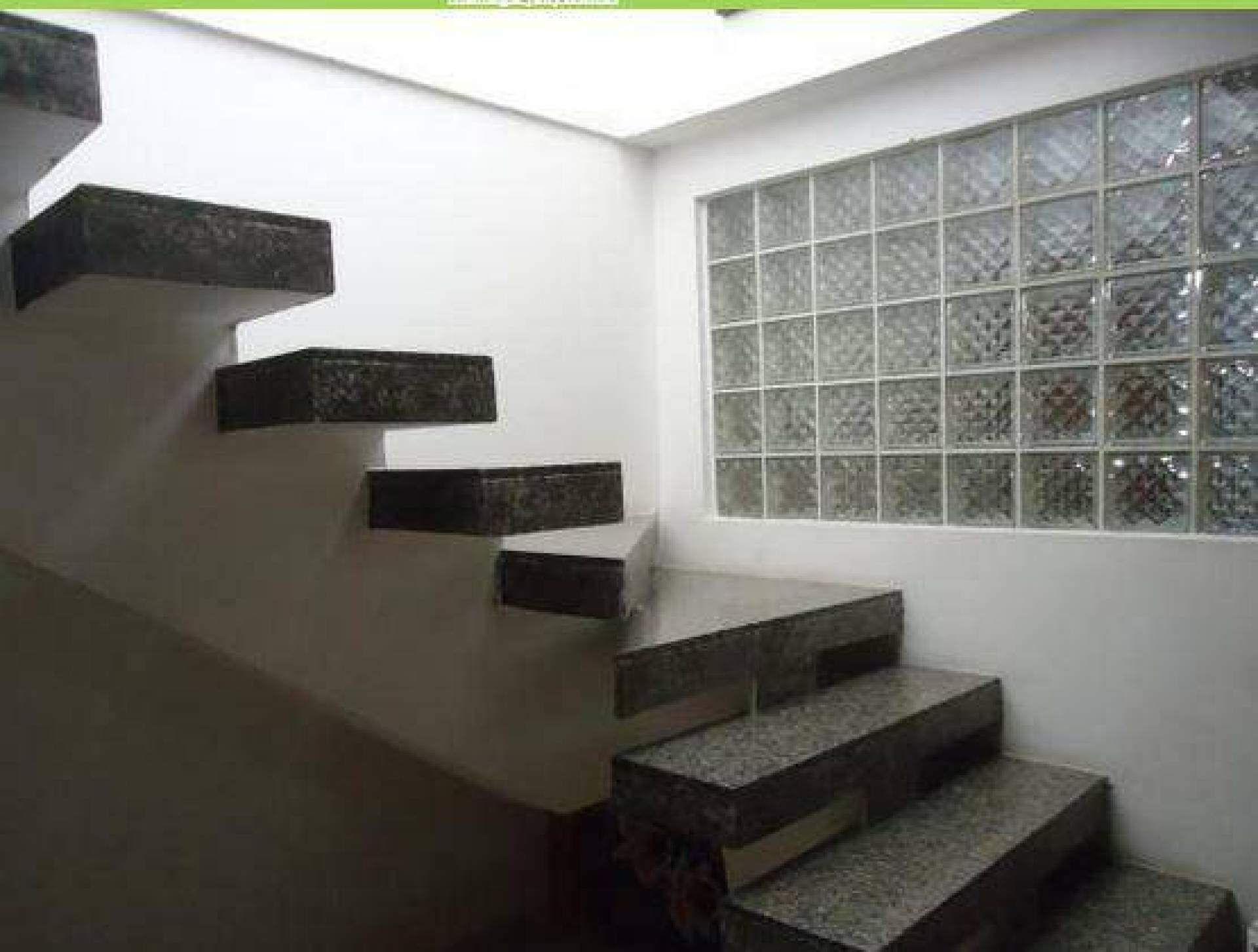 Sobrado à venda no Jardim Lavínia: 
