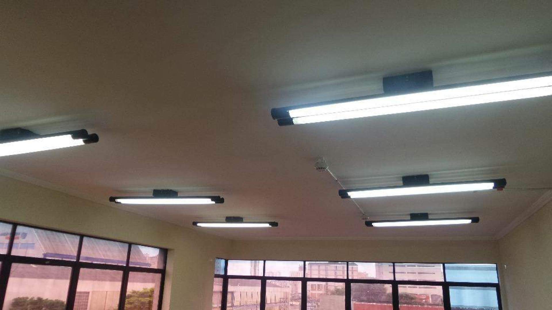 Salas Comerciais à venda no Centro: 
