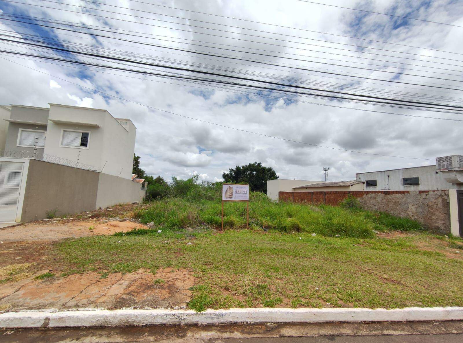 Terreno à venda no Jardim Montevidéu: 