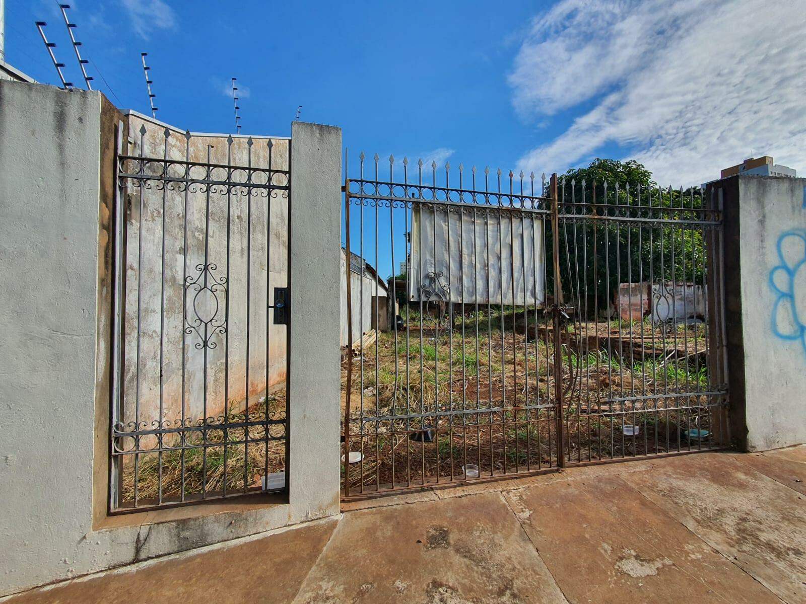 Terreno à venda no Monte Castelo: 