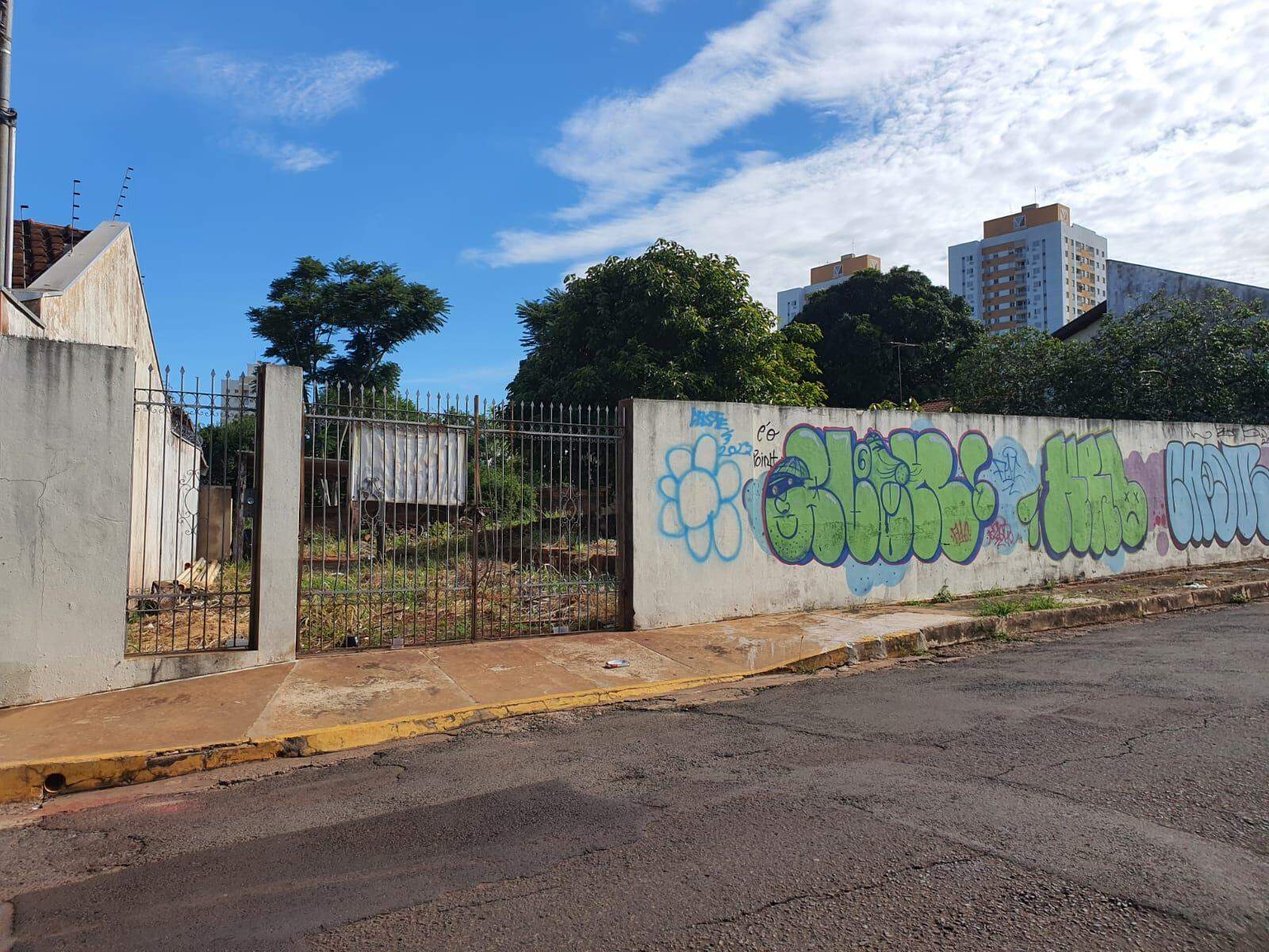 Terreno à venda no Monte Castelo: 