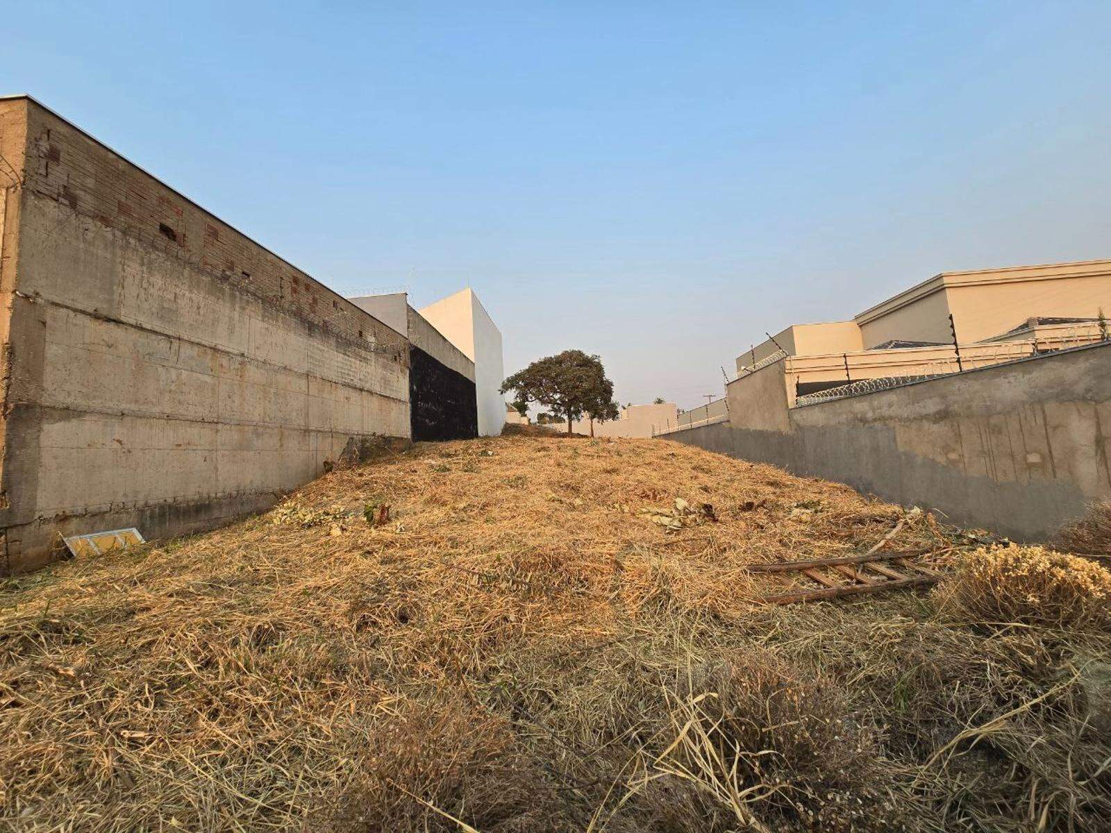 Terreno à venda no Água Limpa Park: 