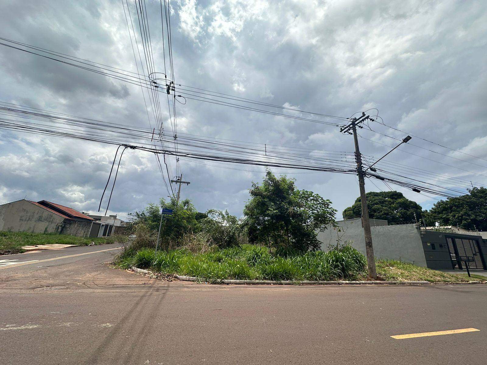 Terreno à venda no Parque Residencial Rita Vieira: 