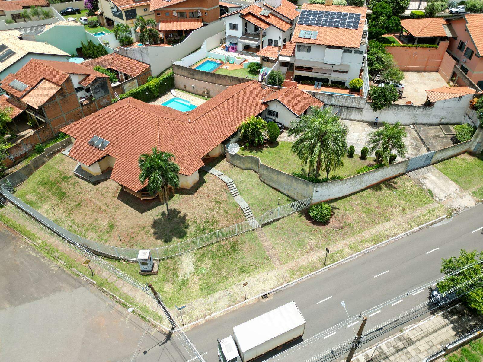 Casa Comercial para aluguel no Itanhangá Park: 