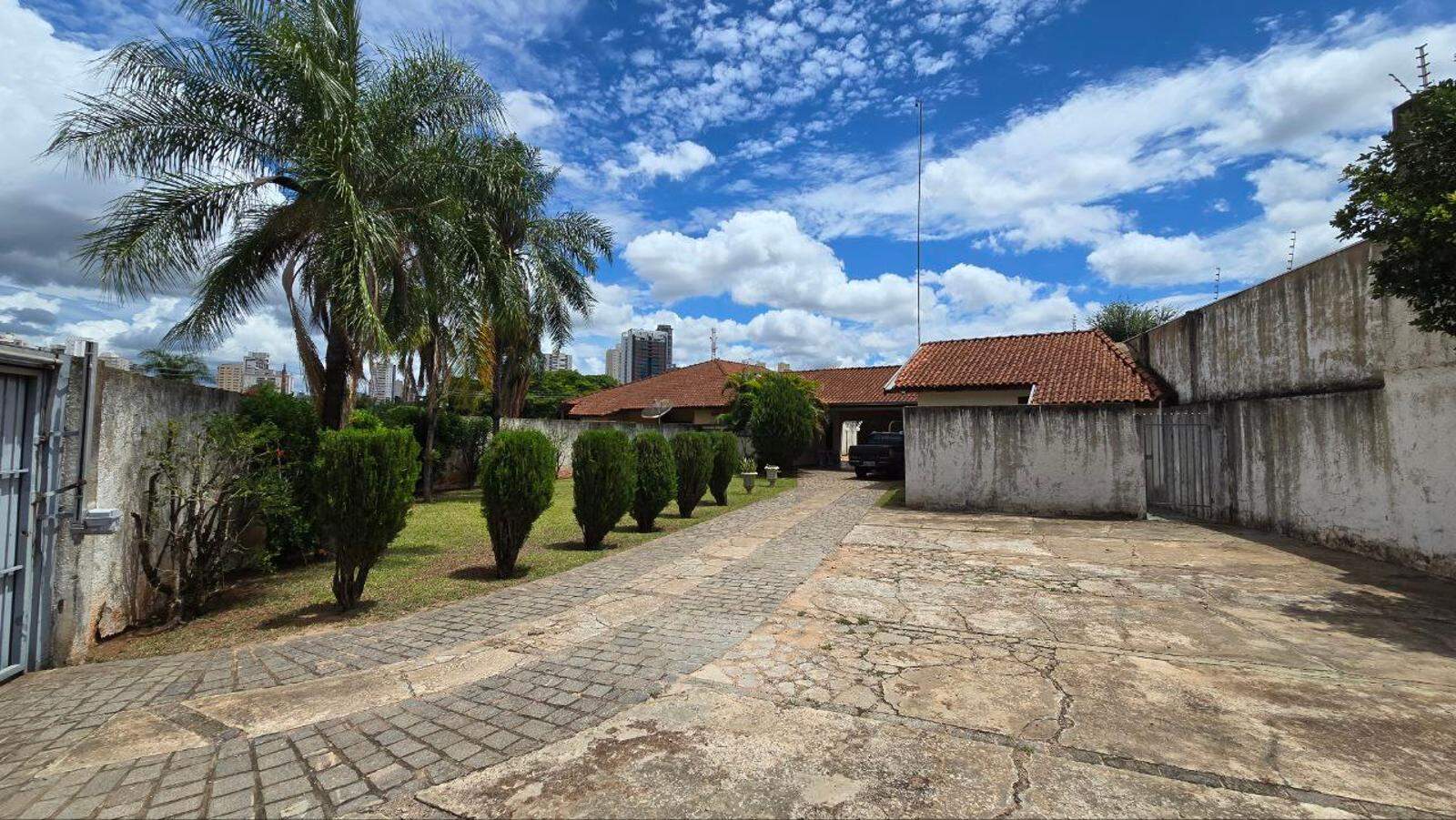 Casa Comercial para aluguel no Itanhangá Park: 