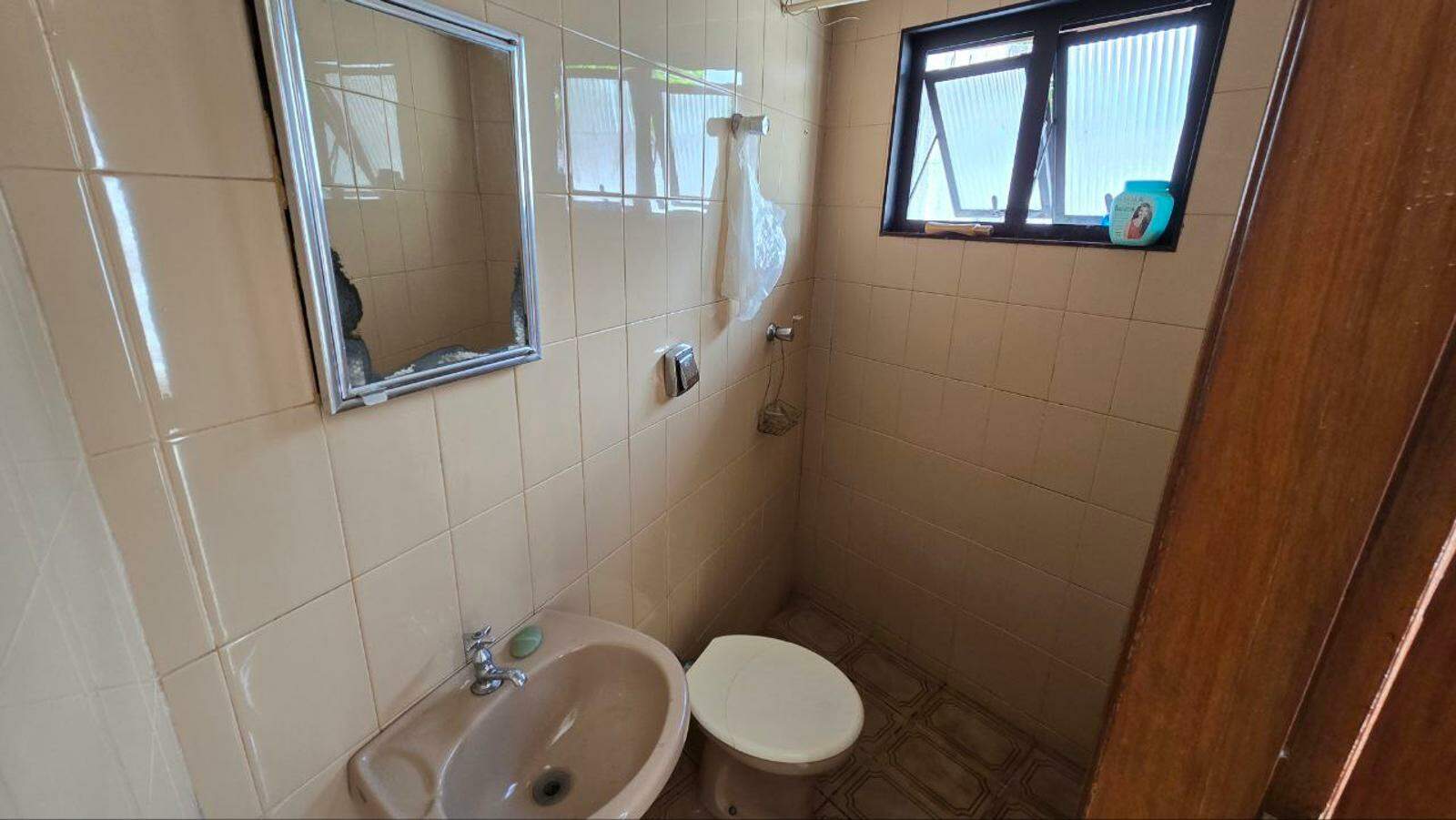 Casa Comercial para aluguel no Itanhangá Park: 
