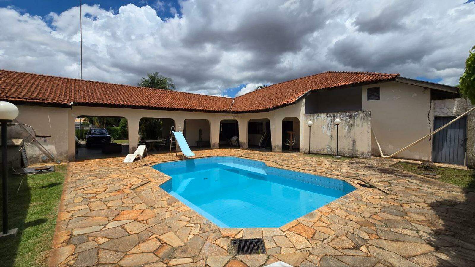 Casa Comercial para aluguel no Itanhangá Park: 
