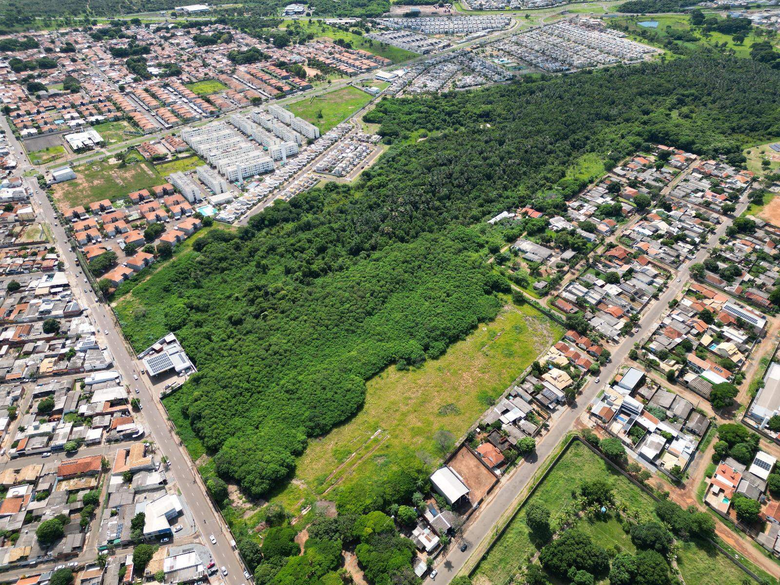 Área à venda no Tiradentes: 