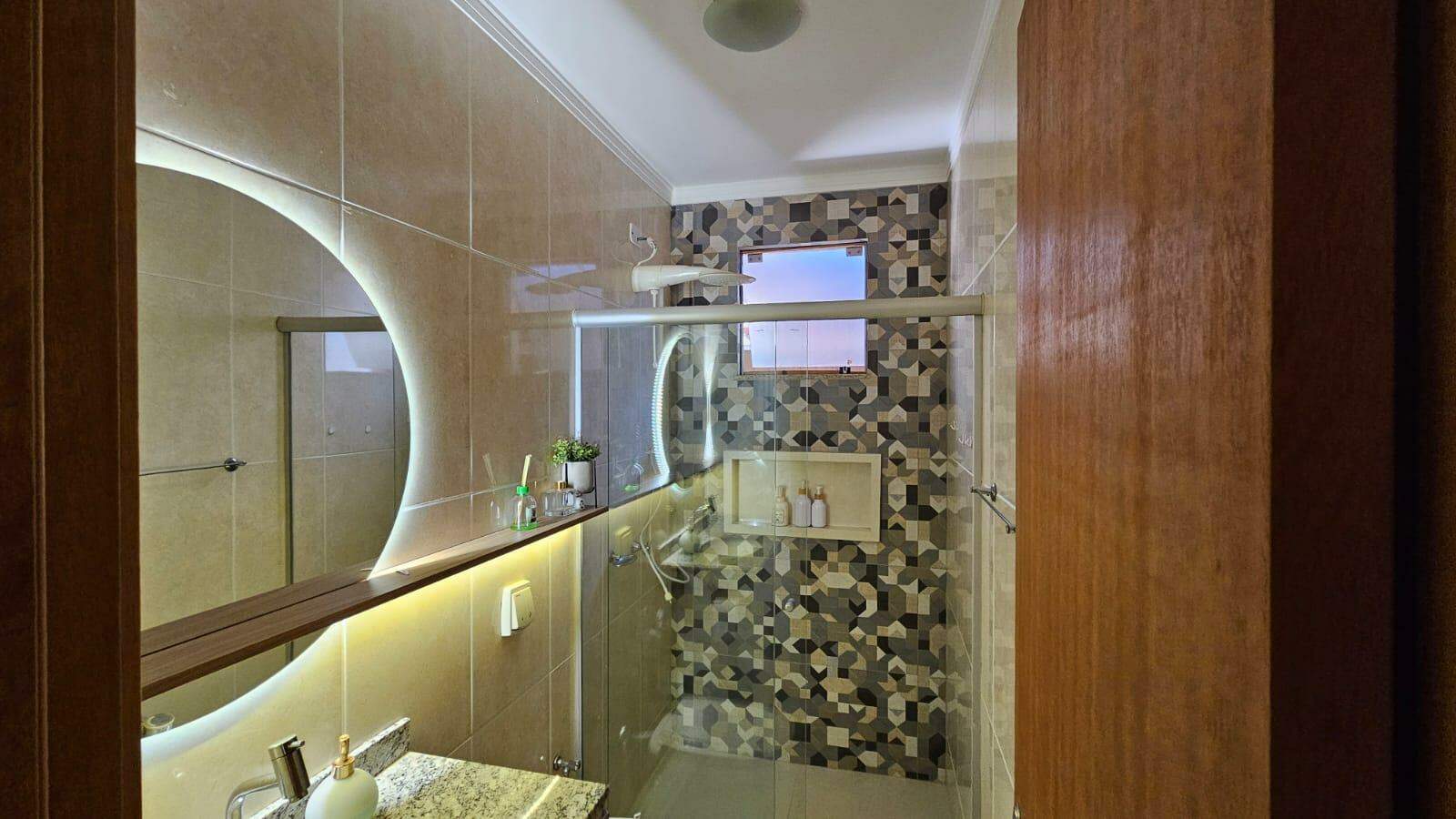 Casa de Condomínio à venda no Jardim Itatiaia: 