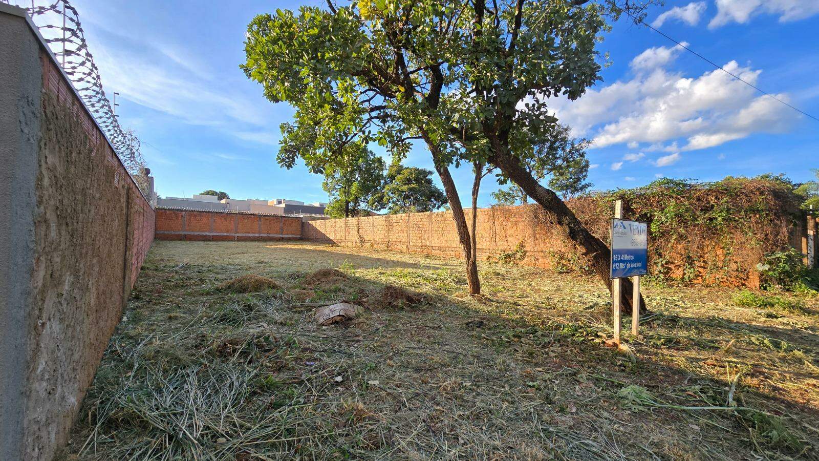 Terreno à venda no Parque Residencial Rita Vieira: 