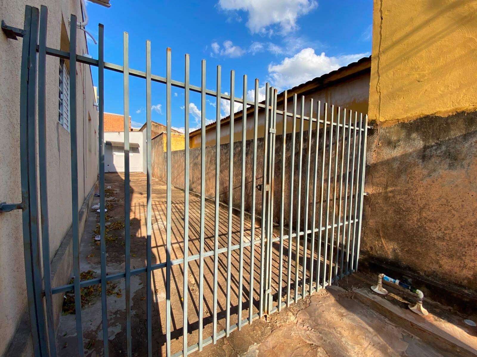 Casa de Condomínio para aluguel no Jardim Jóquei Club: 