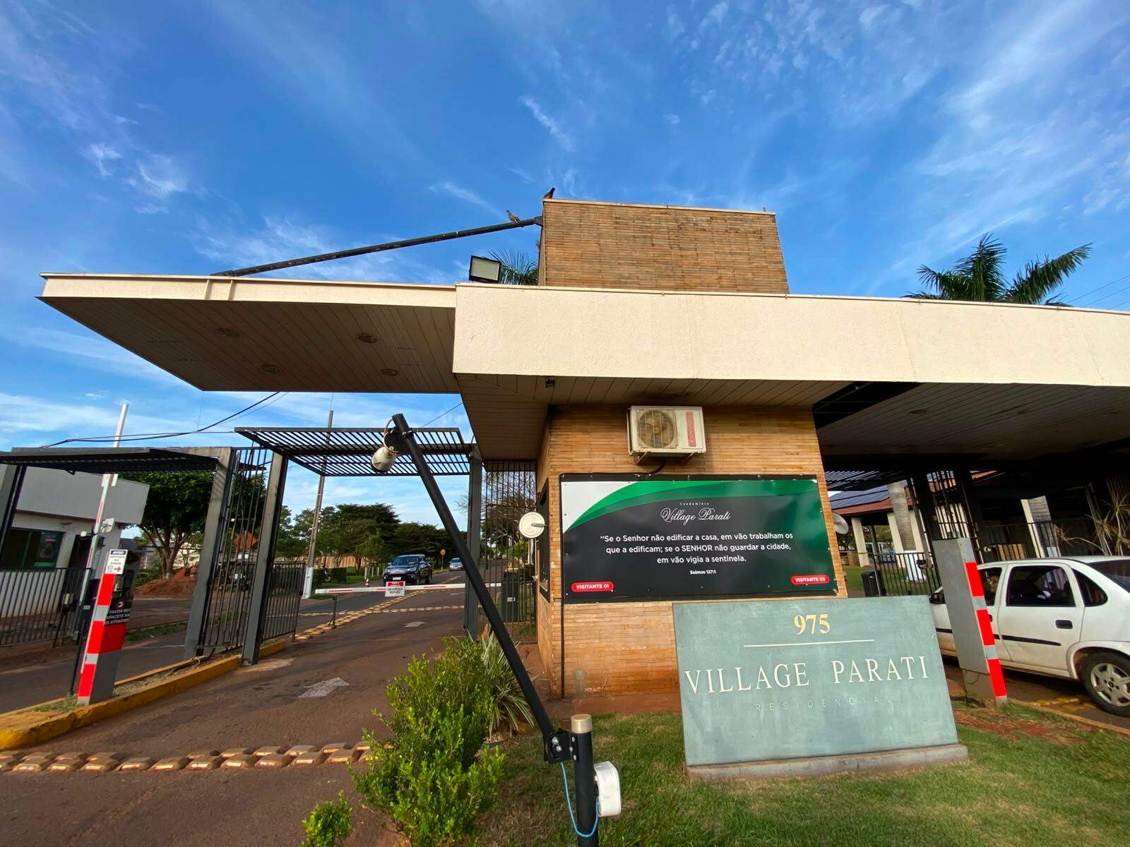 Casa de Condomínio à venda no Jardim Parati: 
